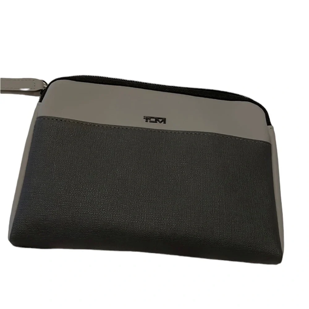 Tumi Grey Nylon Zippered Toiletry Bag. NEW.